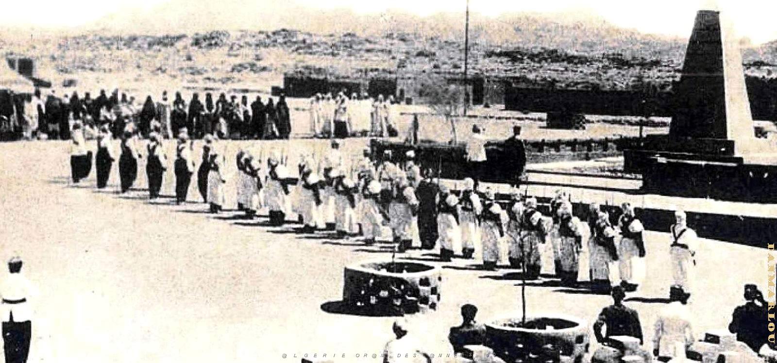 2282- Tamanrasset - Monument Laperrine - Prise d'Armes2 - 1937.jpg